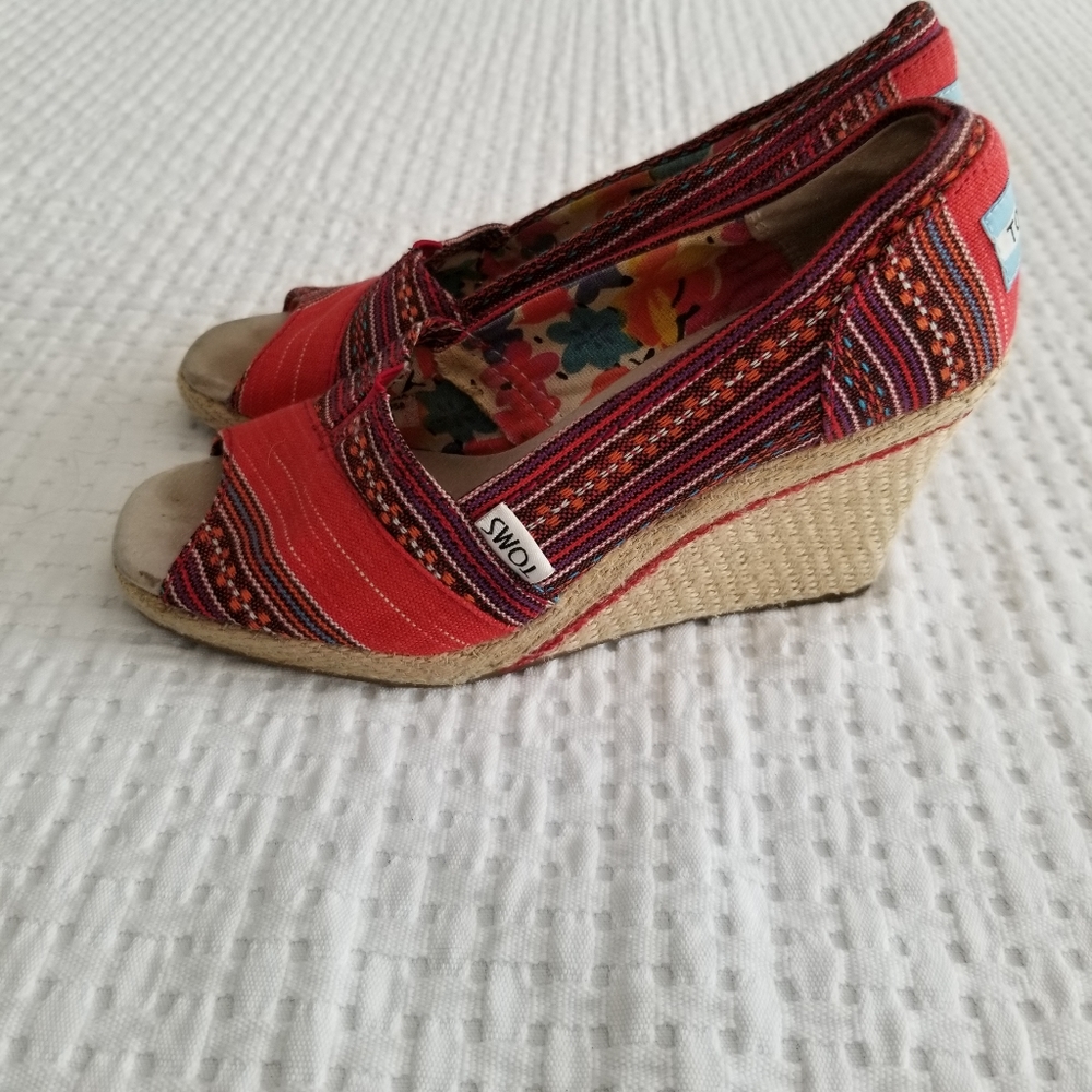 Toms Lina Red Aztec Espadrille Peep Toe Wedges